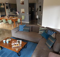 Bay Breeze Holiday Home - Kalgoorlie Accommodation