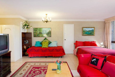 Beach Haven Studio - Kalgoorlie Accommodation 3