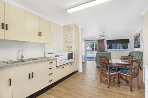 Beach Shack On Towners - Kalgoorlie Accommodation 2