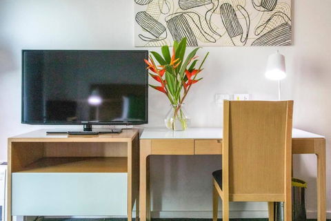 Resort-Style Sister Studios - Double Delight In The CBD - Kalgoorlie Accommodation 1