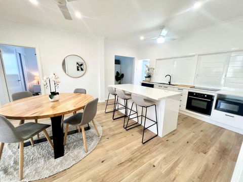 Renovated Queenslander - Upstairs 2km To Stadium - Kalgoorlie Accommodation 0