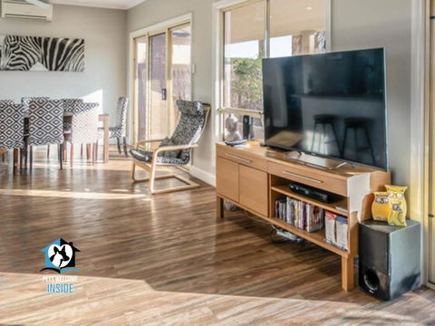 Renovated Beautiful Holiday Home With A Private Beach & Stunning Views! - Kalgoorlie Accommodation 2