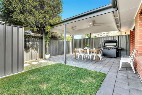 Redbrick Retreat - Generous Coastal Escape - Kalgoorlie Accommodation 3