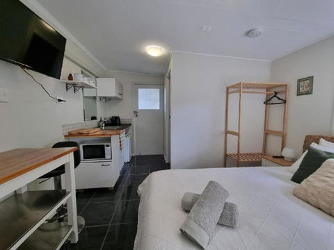 Redcliffe Homestay - Kalgoorlie Accommodation 0