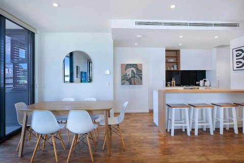 Regatta Hideaway - A Breezy Balcony Residence - Kalgoorlie Accommodation 2