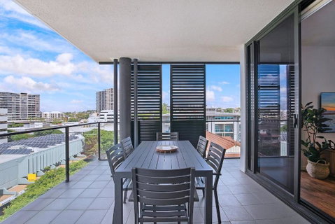 Regatta Hideaway - A Breezy Balcony Residence - Kalgoorlie Accommodation 1