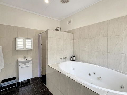 Relax At Gossan - Kalgoorlie Accommodation 2