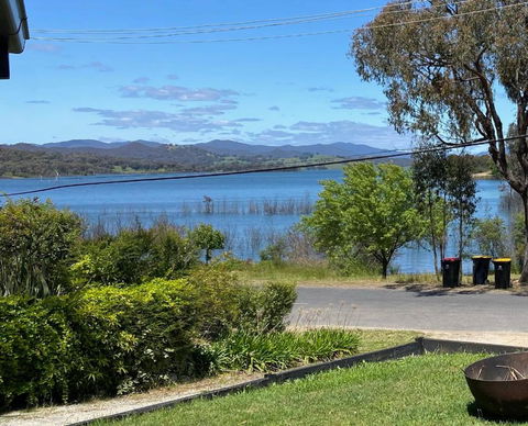 Relax In The Spa With Views Opposite Lake Eildon - Kalgoorlie Accommodation 0