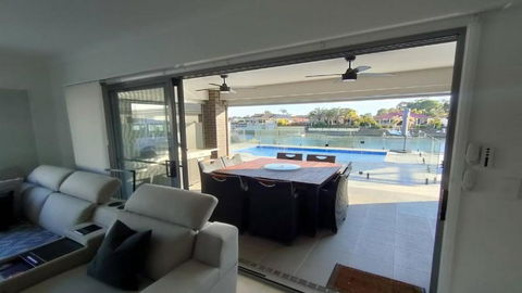 Relax Poolside By The Canal - Kalgoorlie Accommodation 0