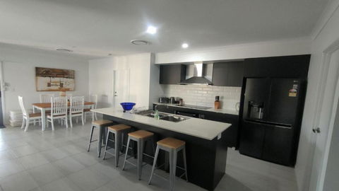 Relax Poolside By The Canal - Kalgoorlie Accommodation 2