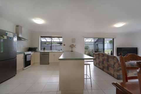 Relaxing Holiday Home Pets Are Welcome - Kalgoorlie Accommodation 2
