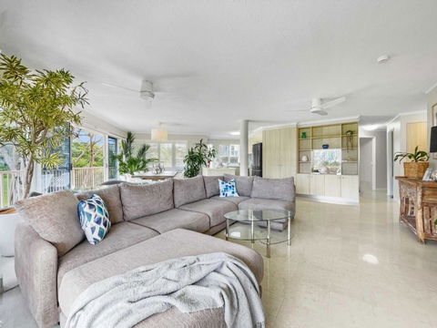 Relaxing Ocean View Apartment In Buddina - Kalgoorlie Accommodation 0