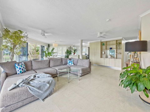 Relaxing Ocean View Apartment In Buddina - Kalgoorlie Accommodation 1