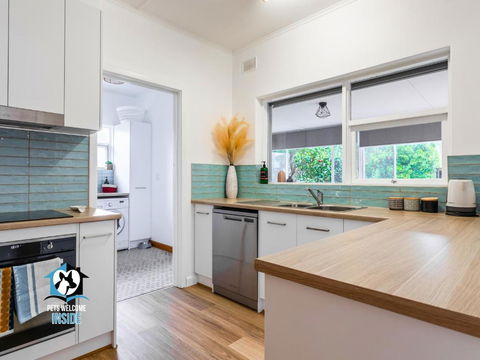 Renovated 3BR One Street To Beach - Kalgoorlie Accommodation 3