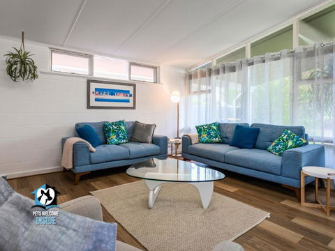 Renovated 3BR One Street To Beach - Kalgoorlie Accommodation 1