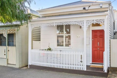 Renovated Brilliance In Bayside Albert Park - Kalgoorlie Accommodation 0