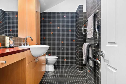 Renovated Brilliance In Bayside Albert Park - Kalgoorlie Accommodation 3