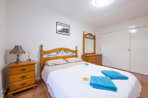 Rent Melbourne - Kalgoorlie Accommodation 3