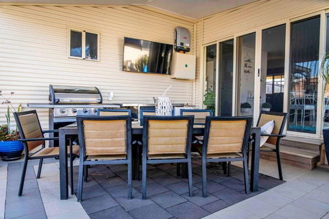 Resort On Morgan With Beautiful Private Pool, Pet Friendly - Kalgoorlie Accommodation 3