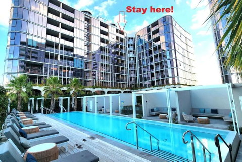 Resort-style Exec 1 Bed With Study In Port Melbourne - Kalgoorlie Accommodation 0