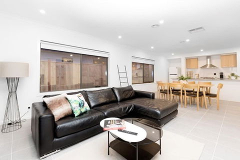 ResortStyle 4BR House With Parking - Kalgoorlie Accommodation 2