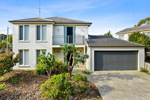 Retreat On Gairloch I Geelong River Hideaway - Kalgoorlie Accommodation 0