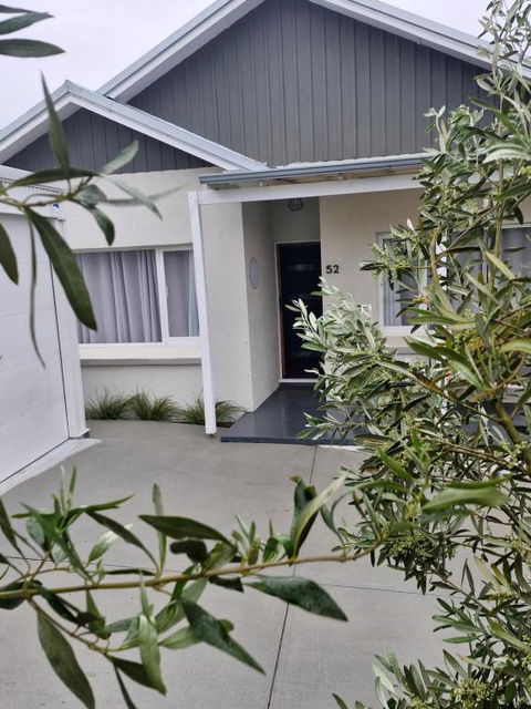Retreat - Kalgoorlie Accommodation 0