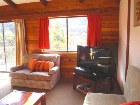 Retro 2 Bedroom Apartment - Kalgoorlie Accommodation 3