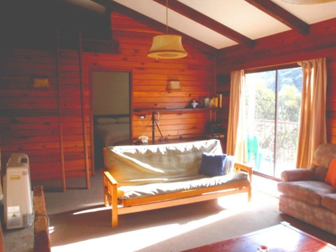 Retro 2 Bedroom Apartment - Kalgoorlie Accommodation 2