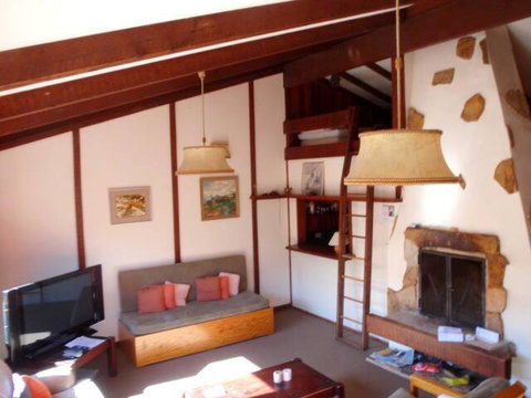 Retro 2 Bedroom Apartment - Kalgoorlie Accommodation 0