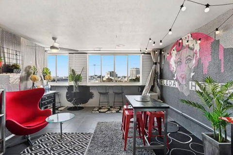 Retro Chic Vibes, Tropical Pool & Prime Location - Kalgoorlie Accommodation 0