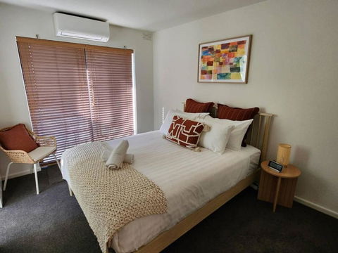 Retro Rose St Kilda Mansions - Kalgoorlie Accommodation 3