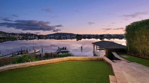 Riverside Retreat - Absolute Waterfront - Kalgoorlie Accommodation 1