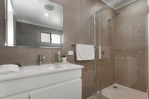 Riverside Serenity - Kalgoorlie Accommodation 3