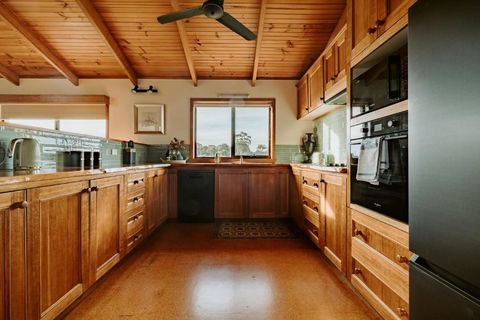 Riverview Retreat - Kalgoorlie Accommodation 3