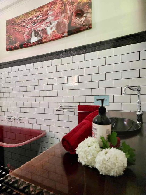 Riverwood Cottage, Accessible Accommodation - Kalgoorlie Accommodation 3