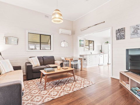 Rosena - The Classic Beach House - 5 Cashmore Street - Kalgoorlie Accommodation 0