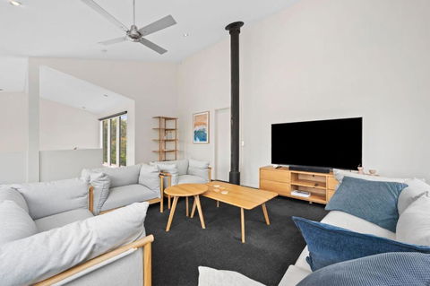 Roadknight Ocean Road View 236 - Kalgoorlie Accommodation 0