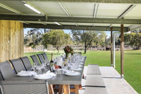 Roads End With Games Barn Ponies Alfresco Dining - Kalgoorlie Accommodation 2