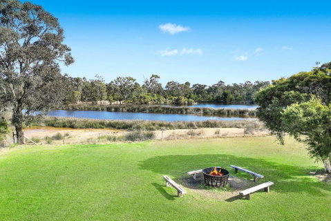 Roads End With Games Barn Ponies Alfresco Dining - Kalgoorlie Accommodation 3