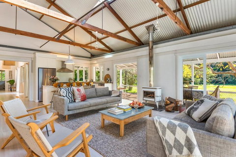 Rock Davis Luxury Beachouse - 100mtrs To Beach - Kalgoorlie Accommodation 2