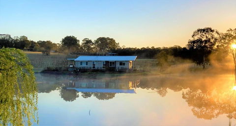 Romantic Lakehouse Set In A Private Vineyard In The Hunter Valley - Kalgoorlie Accommodation 1