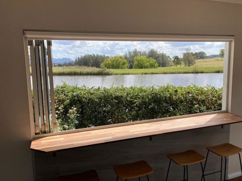 Romantic Lakehouse Set In A Private Vineyard In The Hunter Valley - Kalgoorlie Accommodation 3