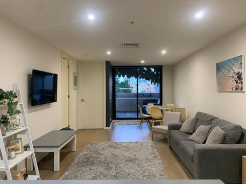 Rooftop Infinity Pool - St Kilda Luxury - Kalgoorlie Accommodation 2