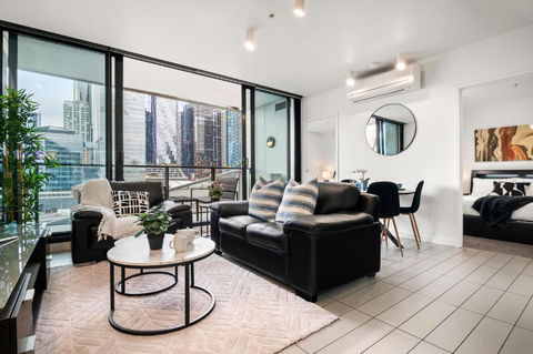 Rooftop Pool 2BR Apartment At Marvel Stadium With Free Parking - Kalgoorlie Accommodation 0