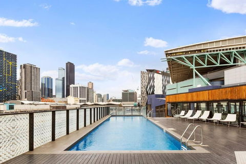 Rooftop Pool 2BR Apt At Marvel Stadium With Free Parking - Kalgoorlie Accommodation 3