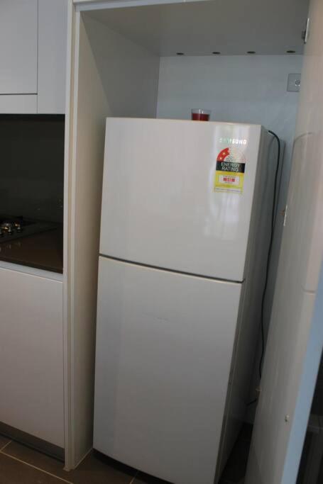 Roomy One Bedroom Plus Extra Bed - Kalgoorlie Accommodation 1