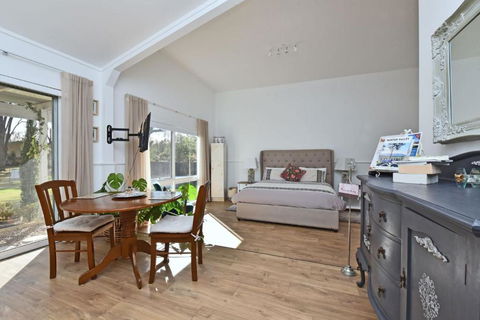 Rose Cottage Studio Romantic Or Solo Getaway. Spa, Games Room - Kalgoorlie Accommodation 1