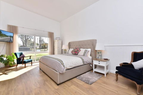 Rose Cottage Studio Romantic Or Solo Getaway. Spa, Games Room - Kalgoorlie Accommodation 2