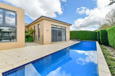 Roselawn Retreat - Pool, Incredible Views, Sleeps 8 - Kalgoorlie Accommodation 3